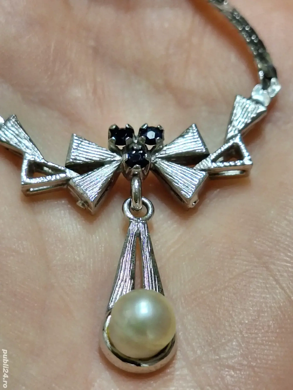 Superb Colier-fundita-cu 3 safire si perla naturala