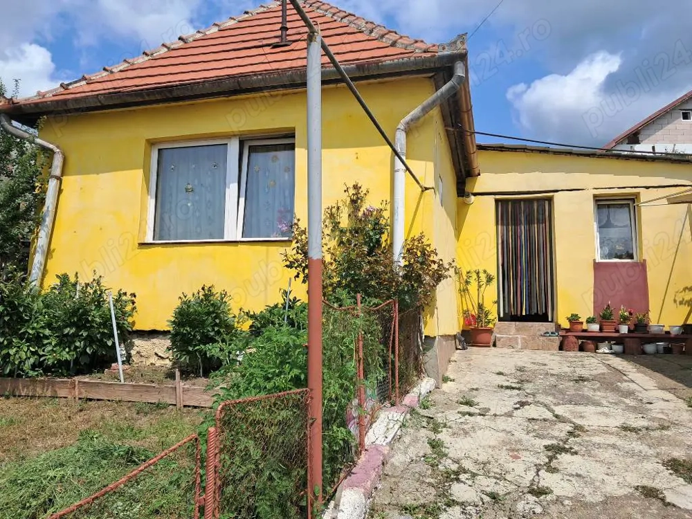 Casa singur in curte in Gusterita