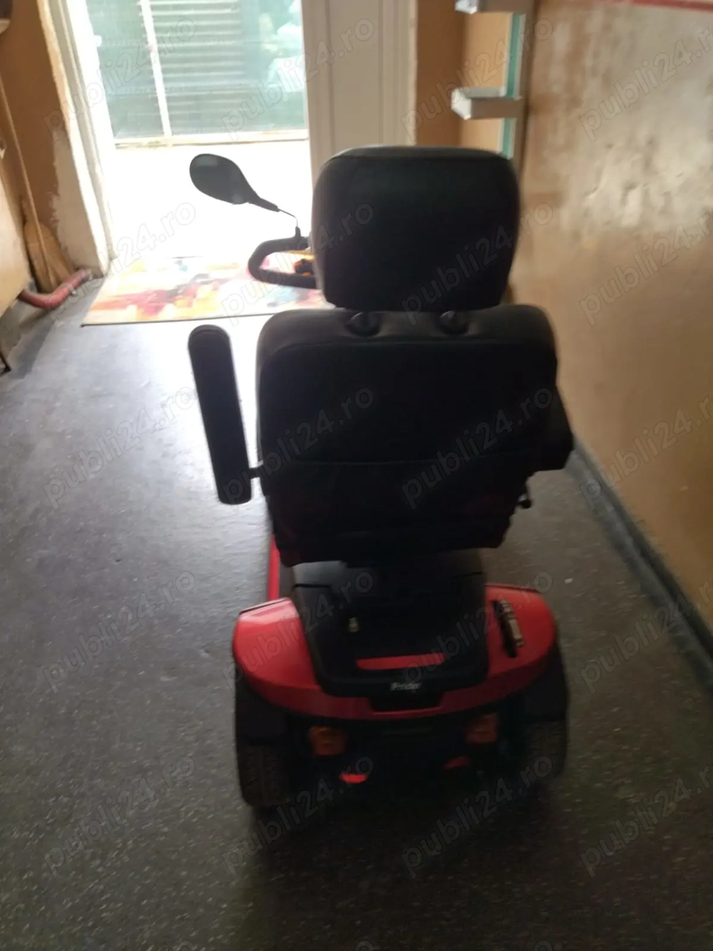 Carut [ scuter] electric  pentru persoane cu dizabilitati