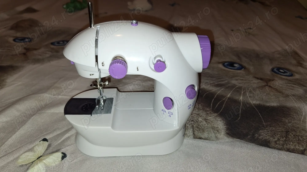 Mini masina de cusut portabila