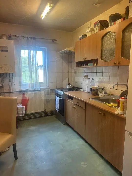 Apartament 4 camere decomandate, 2 bai, 2 balcoane, 80 mp, etaj intermediar