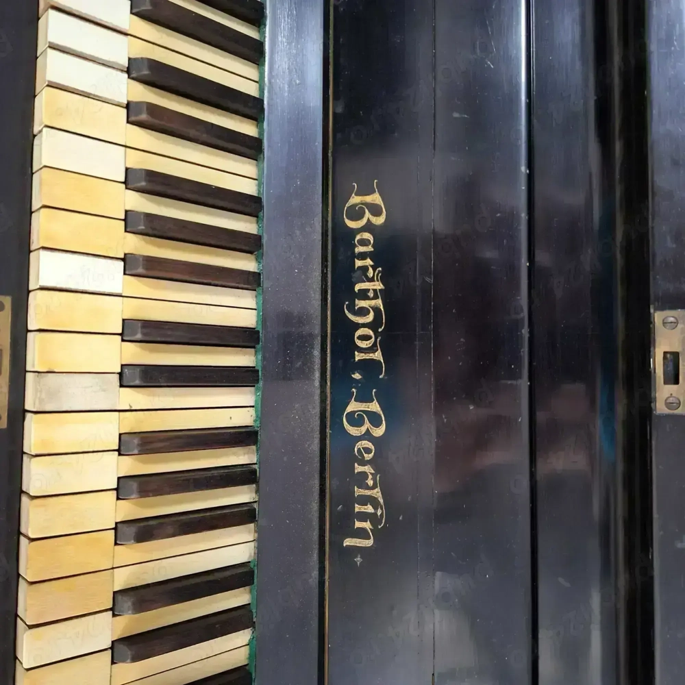 Pianină Barthol Berlin, clape din fildeș în stare de funcționare 