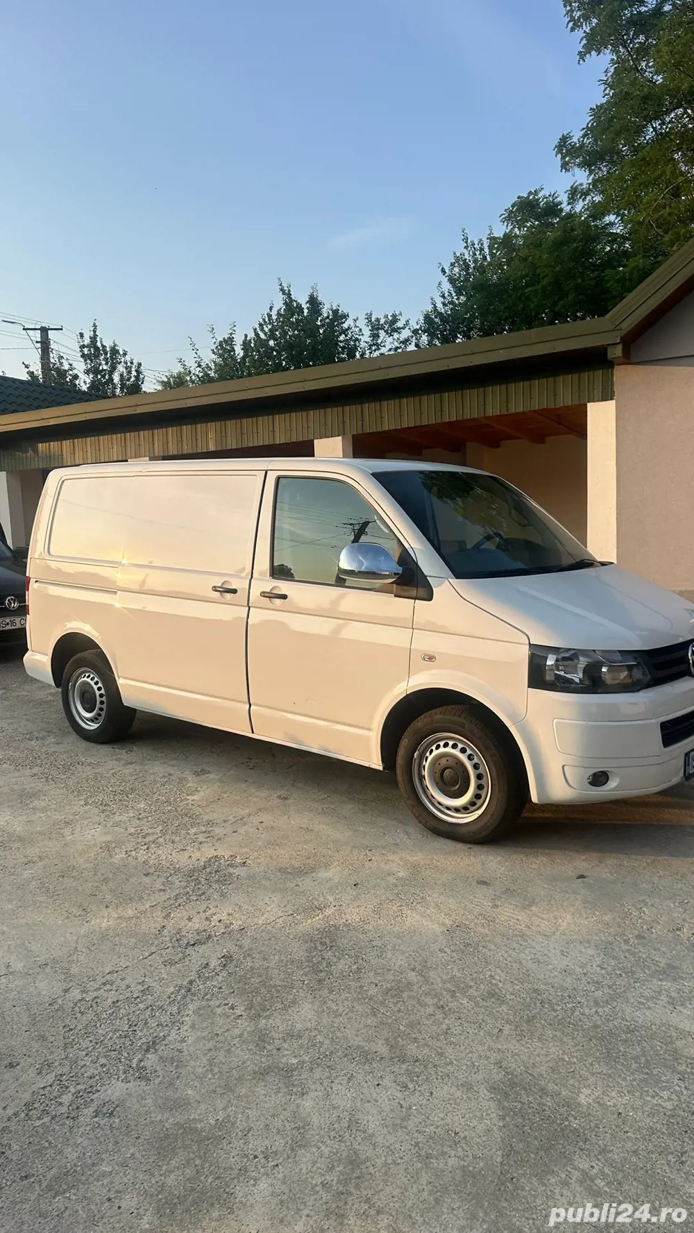 Vând Volkswagen Transporter autoutilitară, an 2011, motor 1968 cmc
