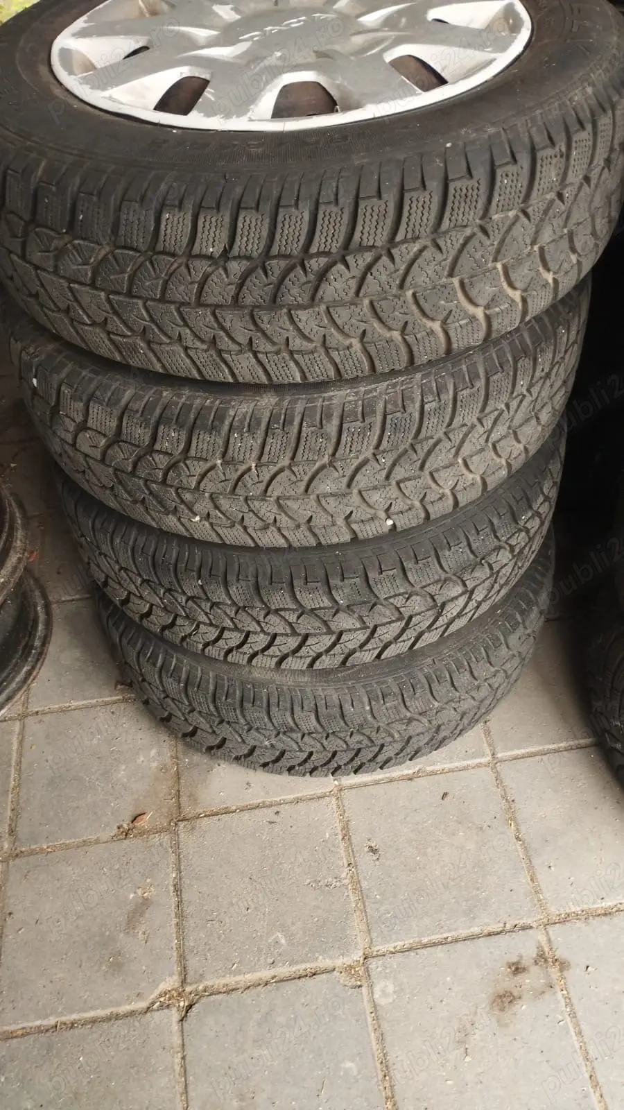 Jante cu anvelope de iarnă Dacia logan