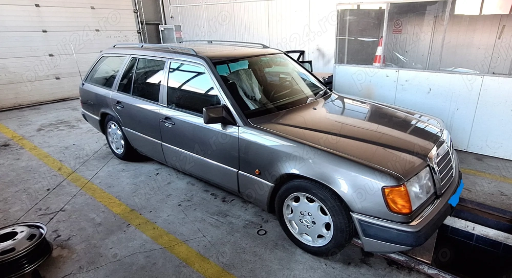 Mercedes-Benz S124 230TE Retromobil,  Reconditionat 