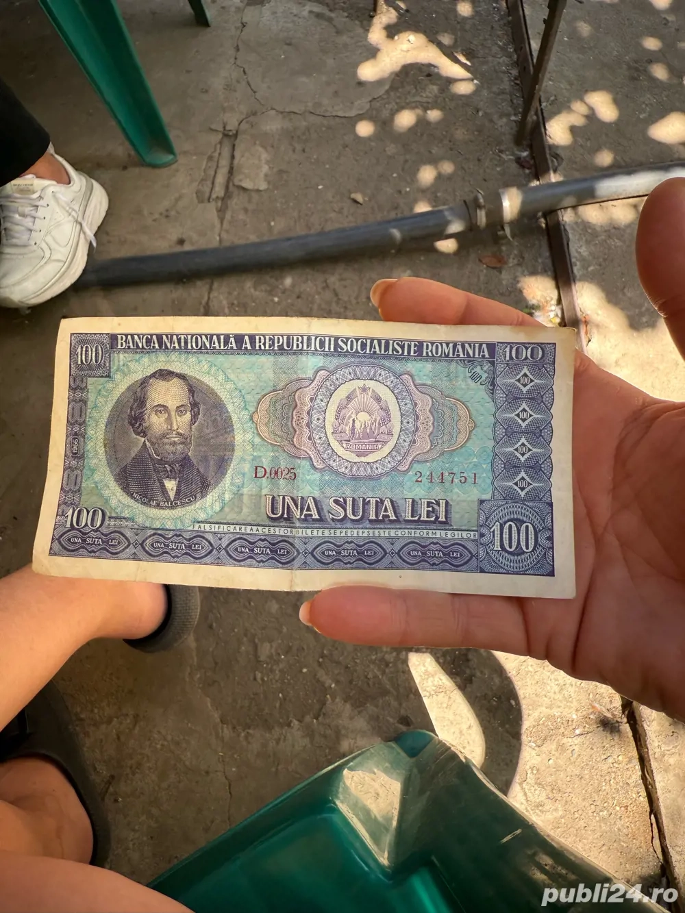 vand bacnota veche de 100 de lei 