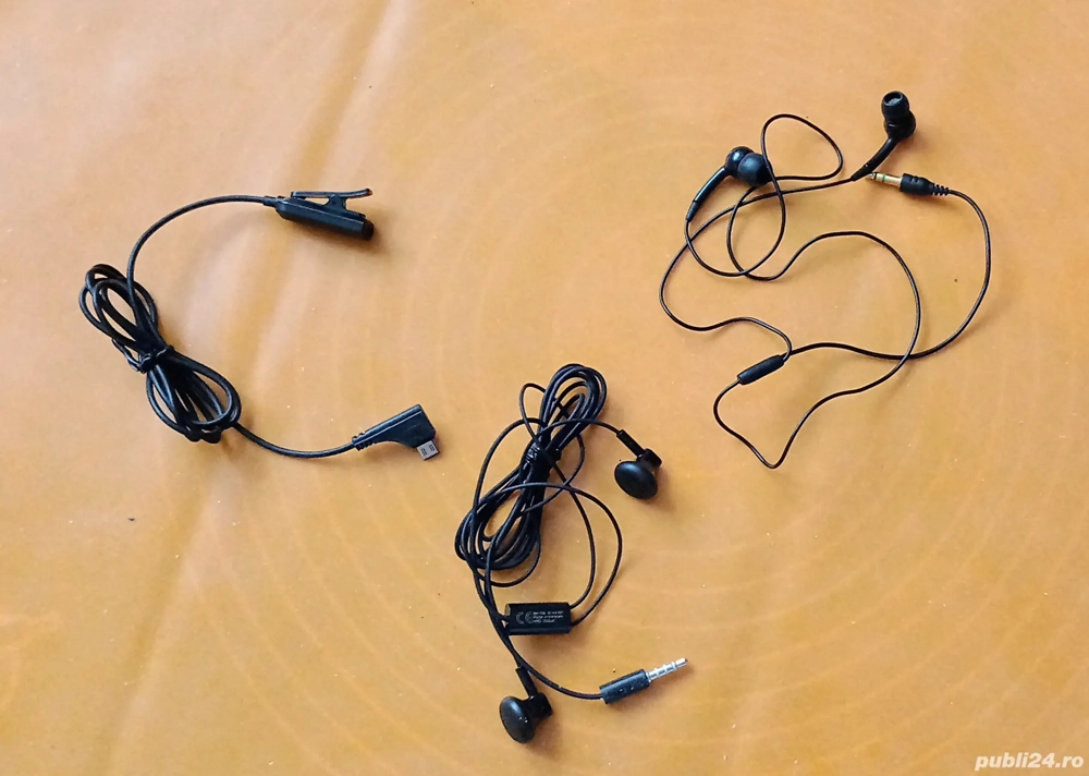 2 perechi de căști audio si 1 prelungitor de cască audio