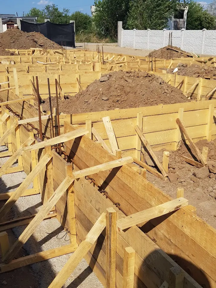 Executam case la rosu ,Fatade ,Acoperisuri 