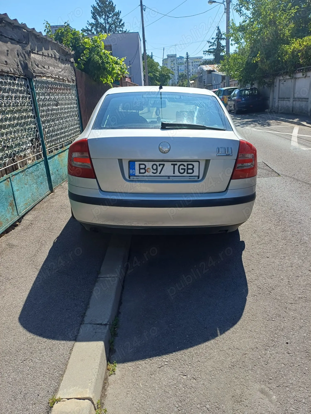 Vand skoda octavia ll an 2005  1,6 benzina