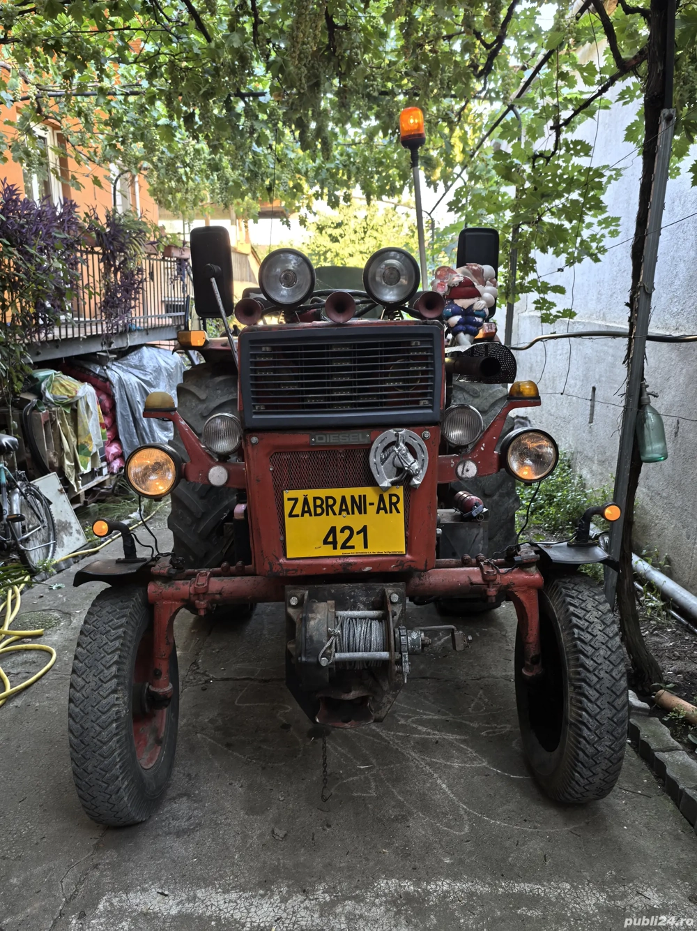 Vând tractor cu remorca basculabila