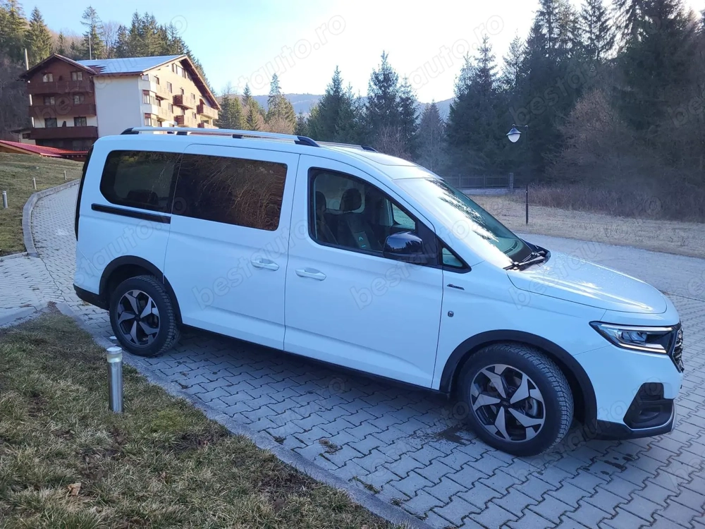 De vanzare ford tourneo connect active,varianta xl ,an 2023,stare perfecta .