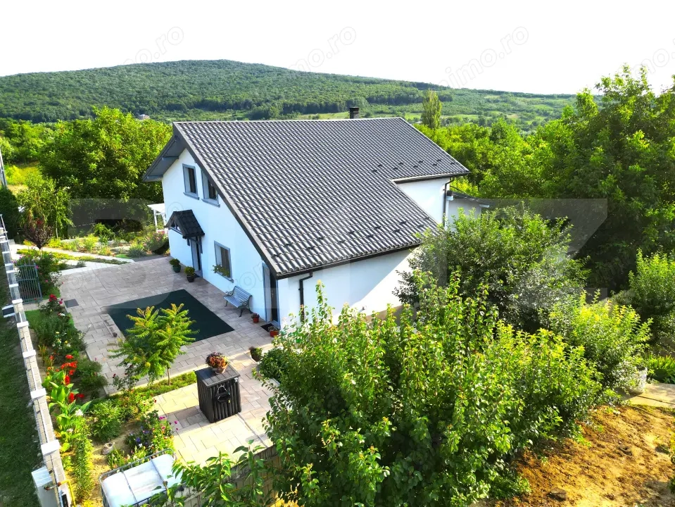 Casa 5 camere in Barnova, 150 mp utili si 1000 mp teren