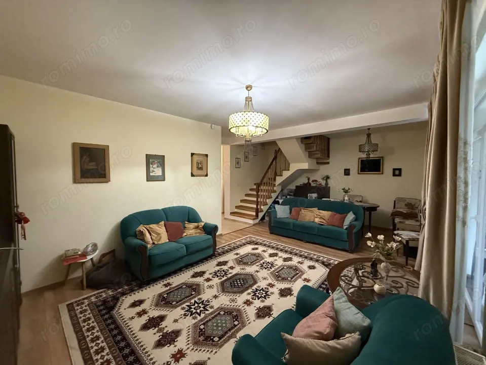 Triplex, 4 camere, 230mp utili, 335mp teren, mobilat  - Dumbravita