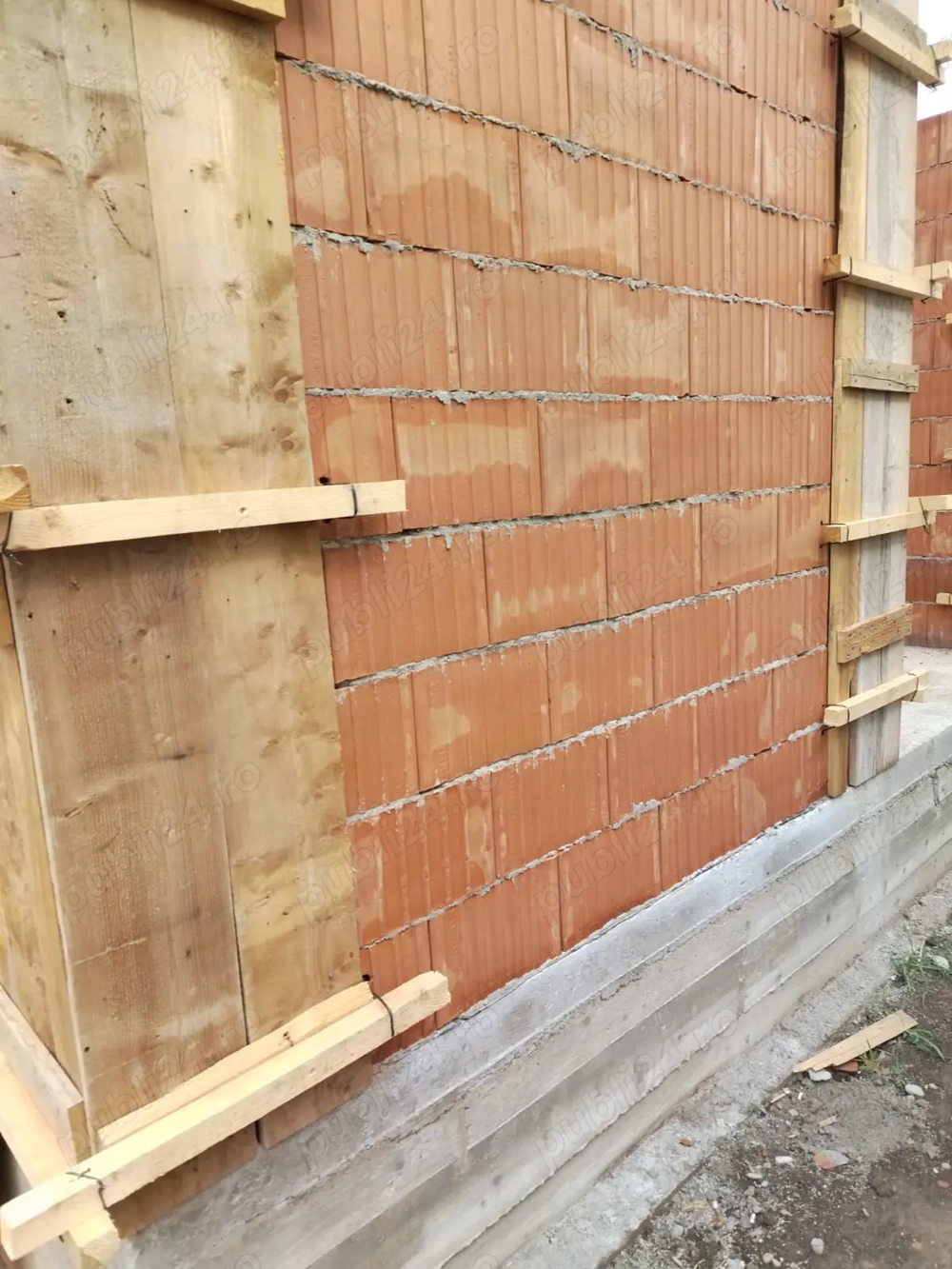 Construcții  agajez  muncitori  sau.  Ecipa 