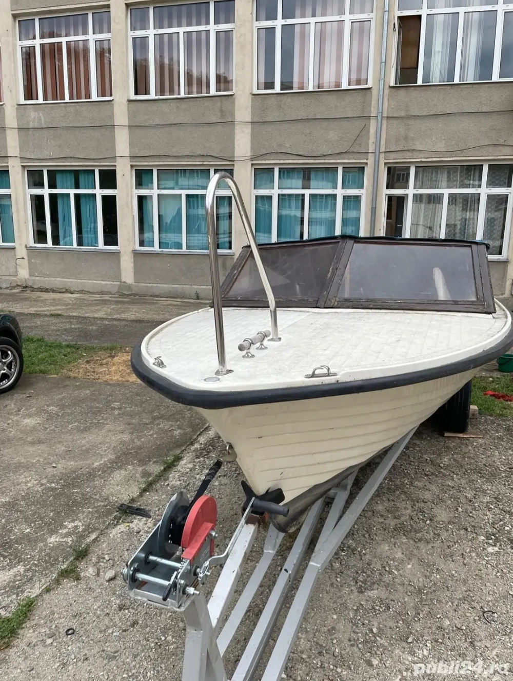 Barca 5.30m fara motor plus peridoc