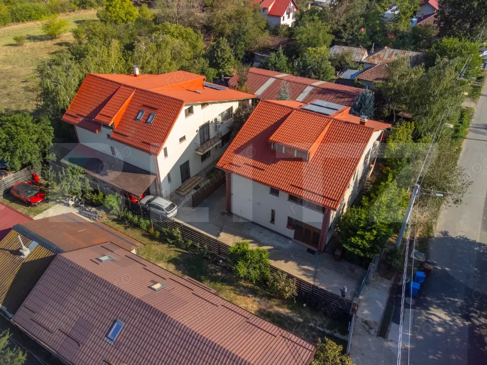 Vila exclusivistă, de vanzare, cu 8 camere, 400 mp, zona Periș 