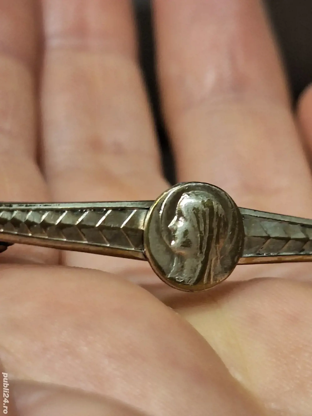 Superba Brosa Religioasa-Vintage-Argint placat cu Aur-lucrata manual