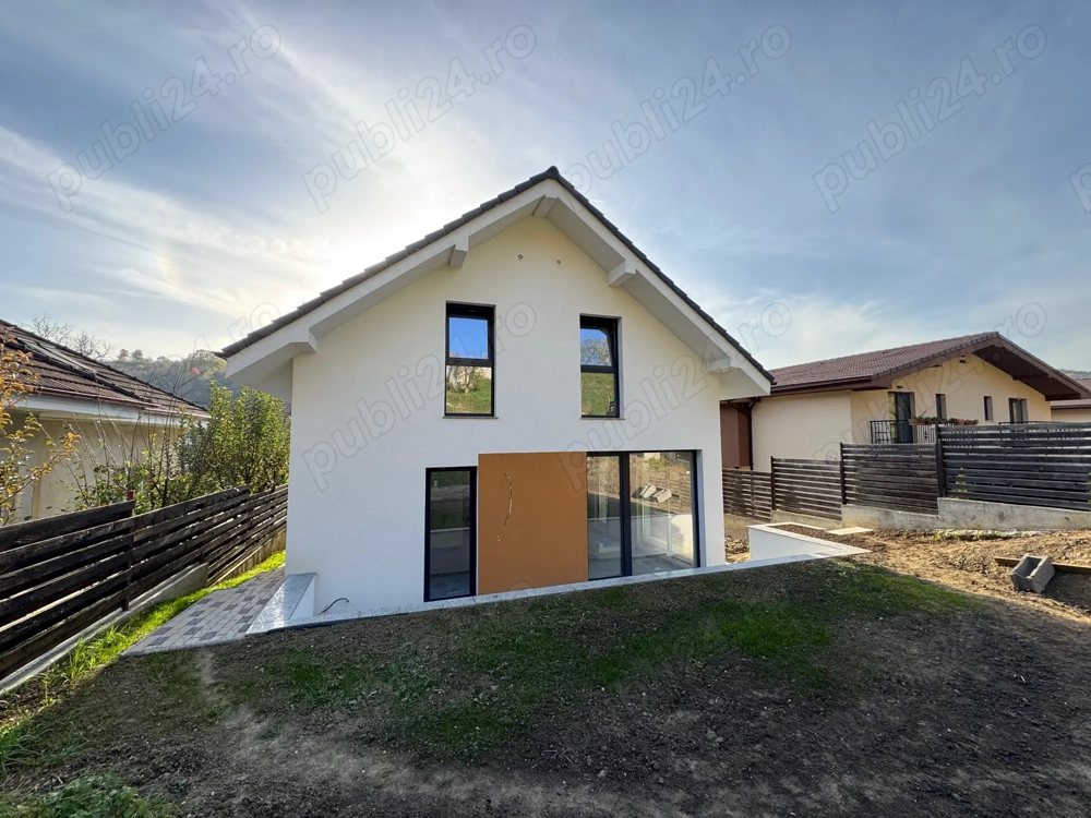 Proprietar vând casă individuală loc Tăuți 