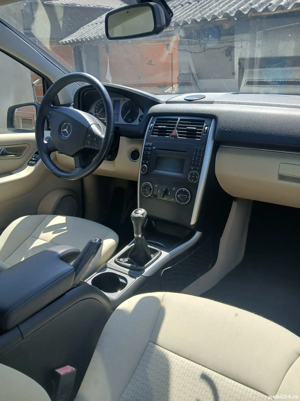 se vinde Mercedes-Benz b180