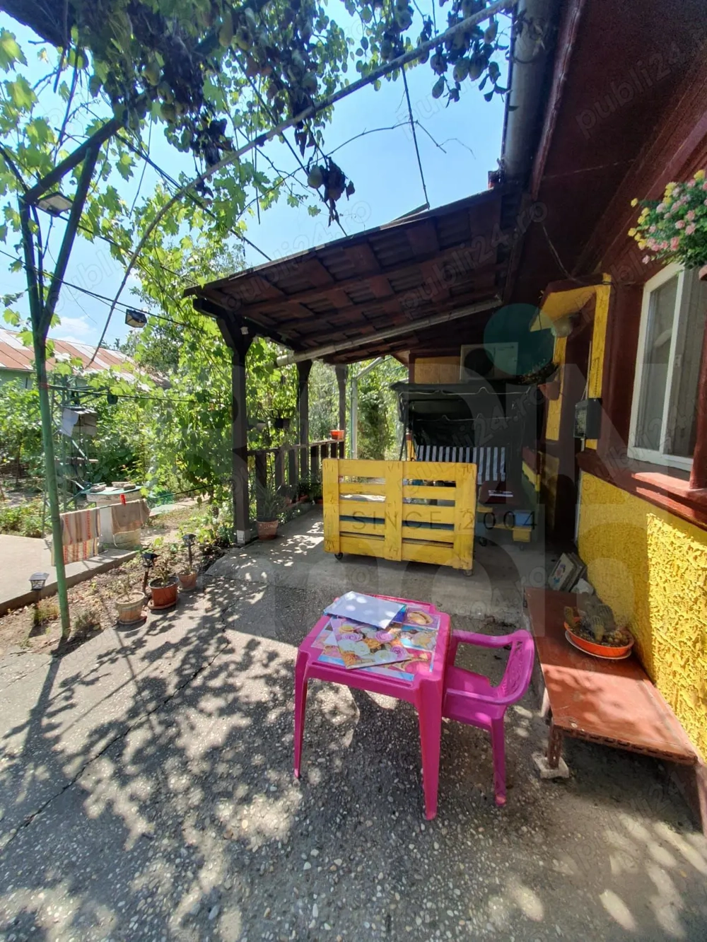 Voluntari - casă la curte cu teren generos de 861 mp