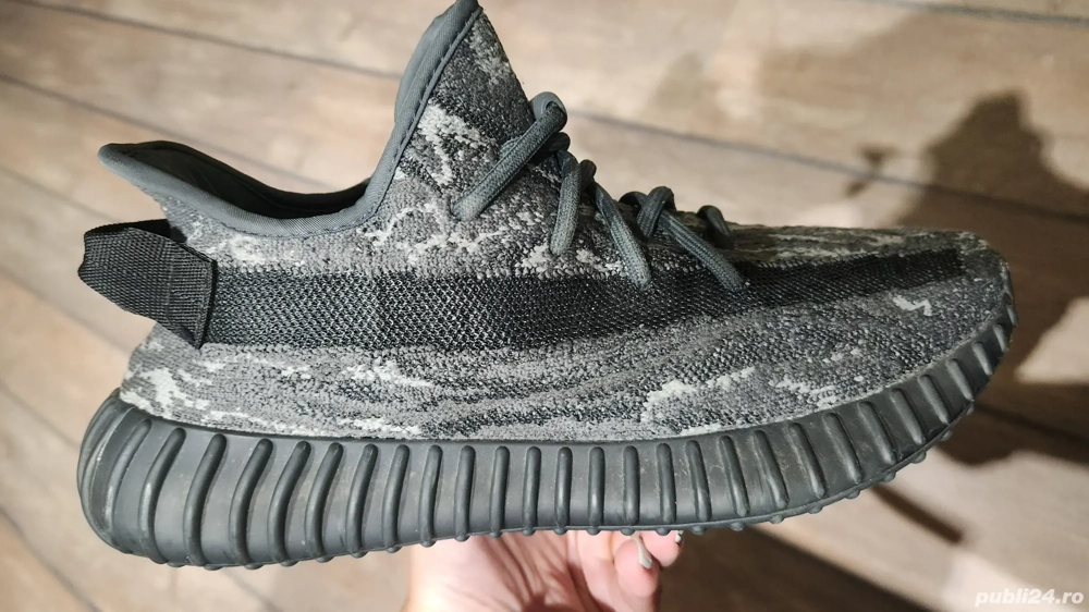 Yeezy Boost 350 V2 Dark Salt  mar.40  2 3