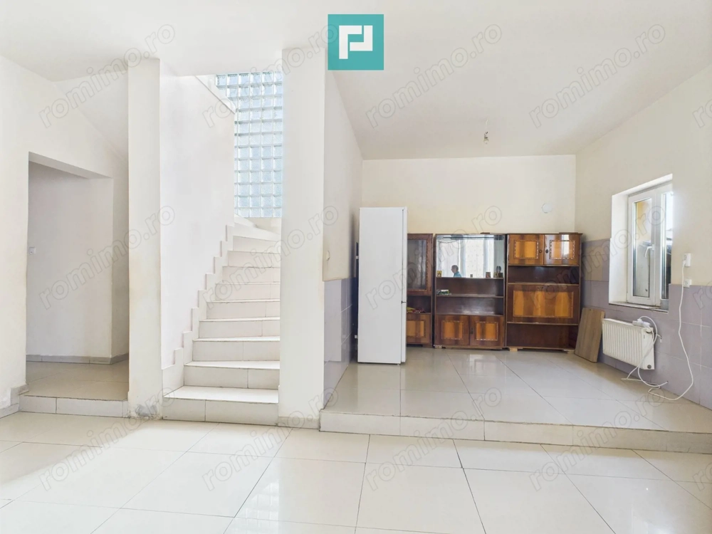 Casă P+E+M în zona Mehala pe arteră principală