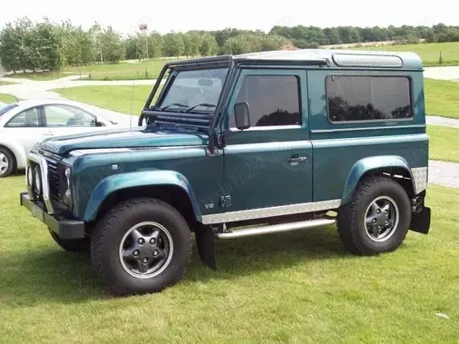 Dezmembrez Land Rover Defender 90