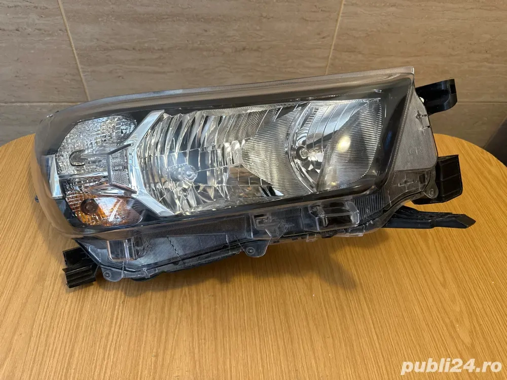 far dreapta toyota hilux 