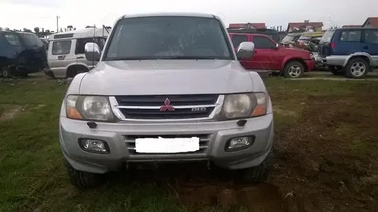 Dezmembrez Mitsubishi Pajero