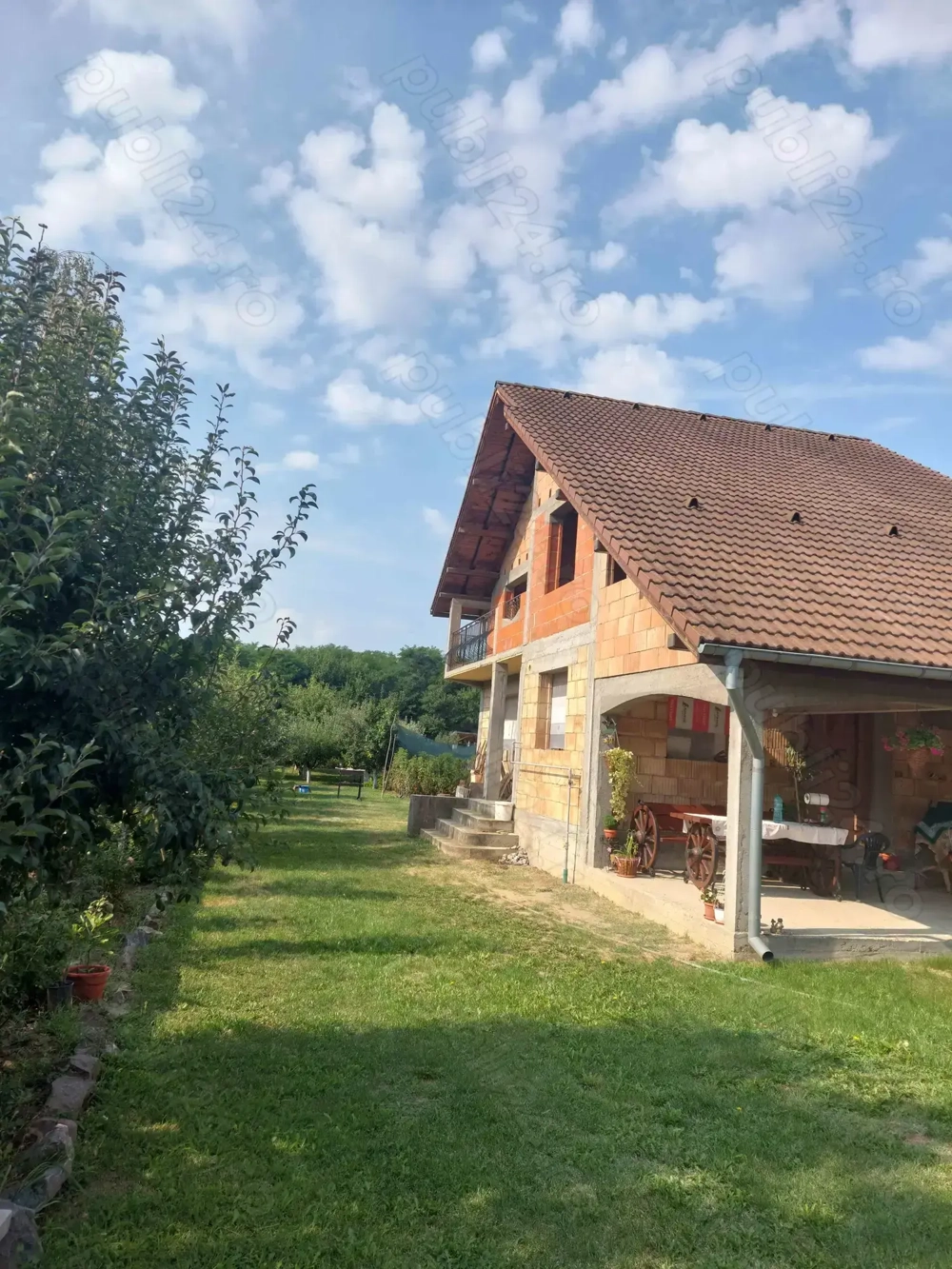 Casa la rosu  cu teren 1000mp Rm.Valcea Casa la rosu  cu teren 1000mp Rm.Valcea