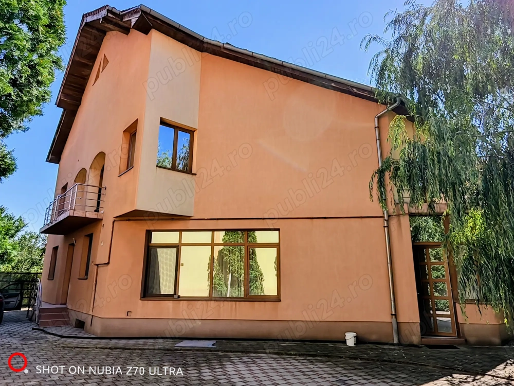 Proprietar vand vila d+p+e+m cu o suprafata generoasa de 540 mp construiti, teren amplu de 950 mp