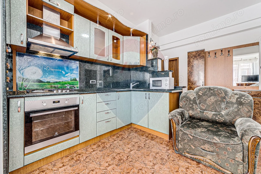 Apartament cu 3 camere de închiriat în zona Boul Rosu