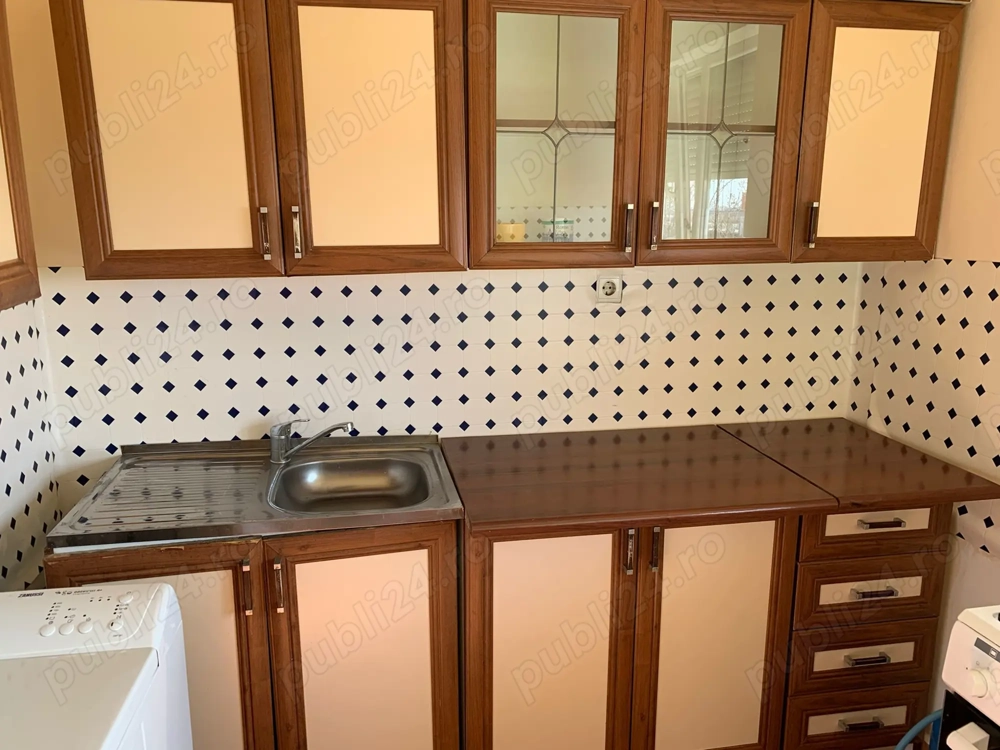 Inchiriez apartament doua camere mobilat etaj V Oradea 