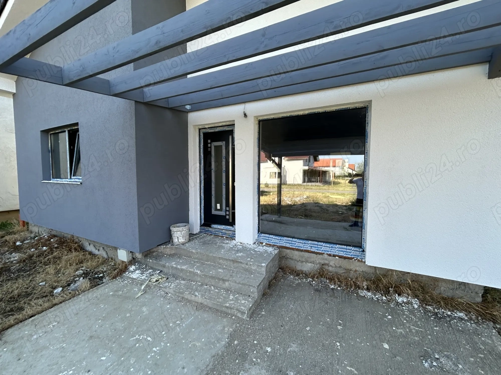 Vand vila noua in Fantanele,cartier nou,la nivel, st.310 mp., supraf.construita 100 mp. 3 camere.