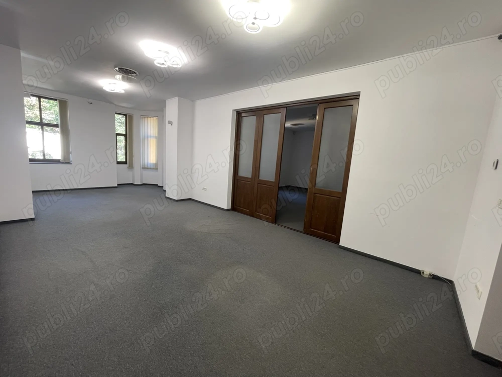 Etaj 1, 5 camere, 200 mp utili, 3 Ap. in cladire, 3 locuri parcare, Central - Piata 700