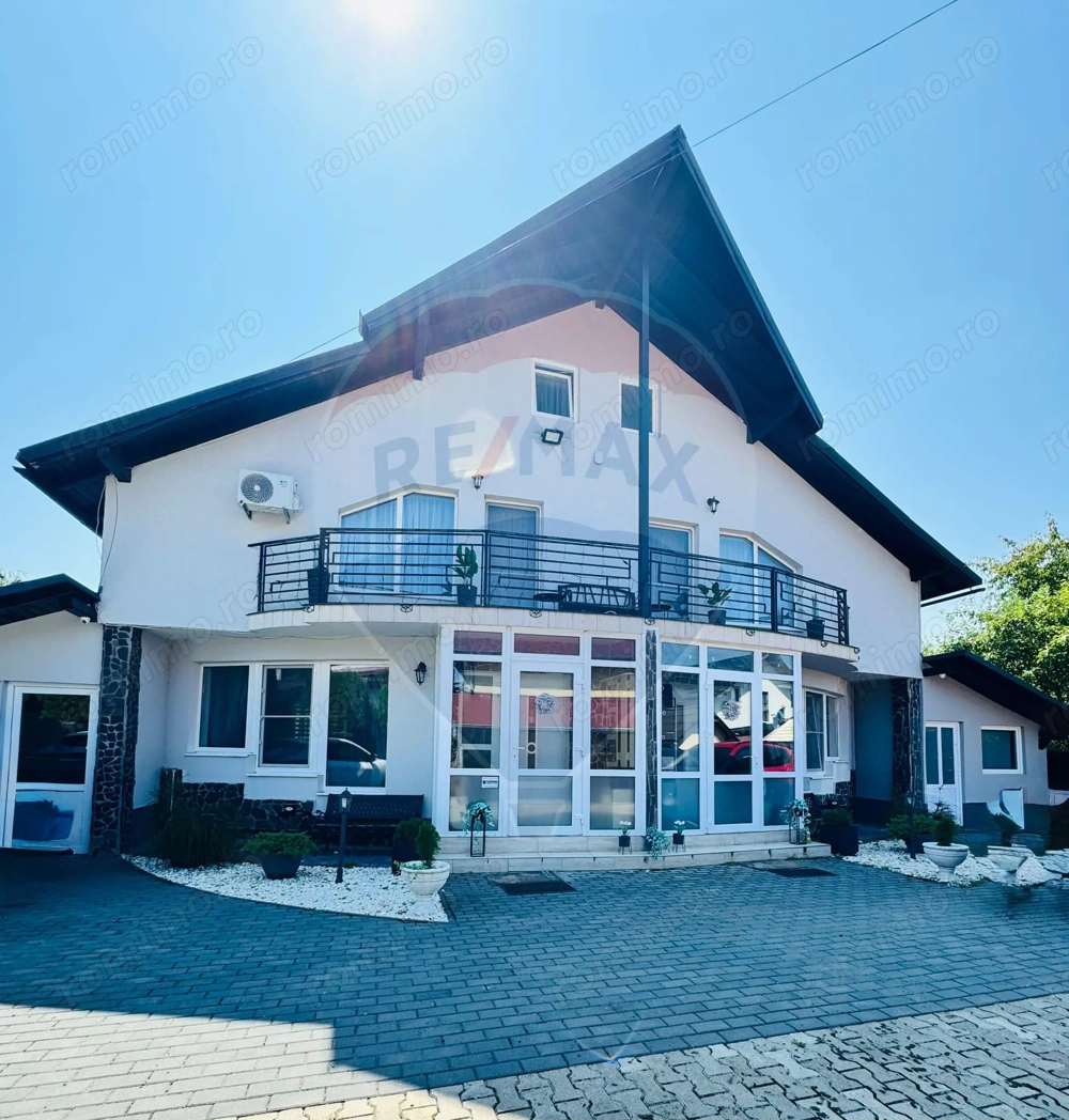 Casă / Vilă cu 8 camere de vânzare în zona Vest