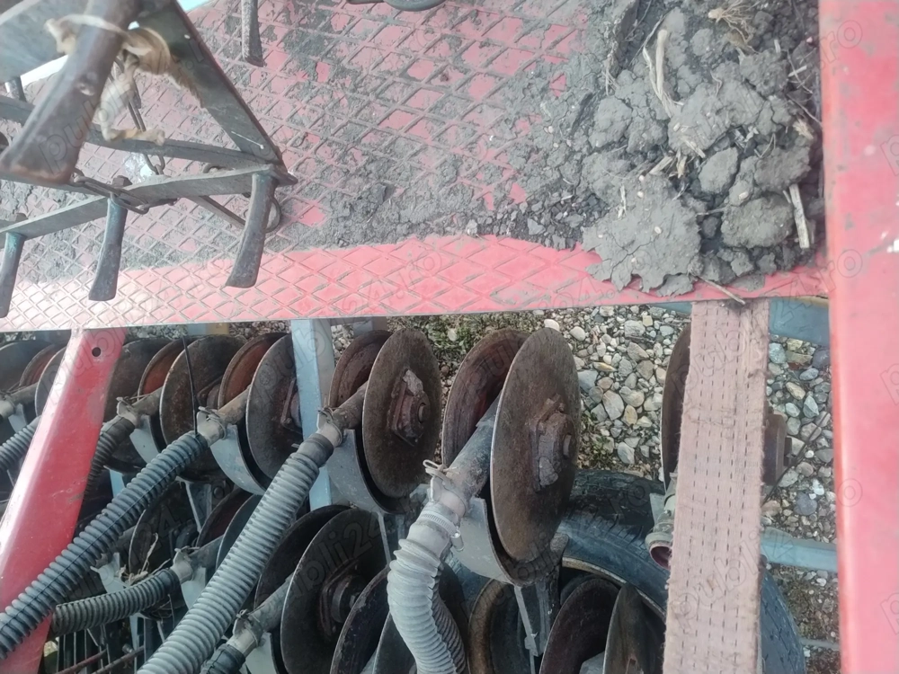 Semănătoare păioase cu dublu disc