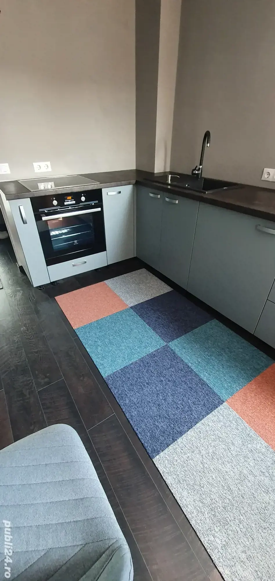 vind apartament cu o cameră decomandat 