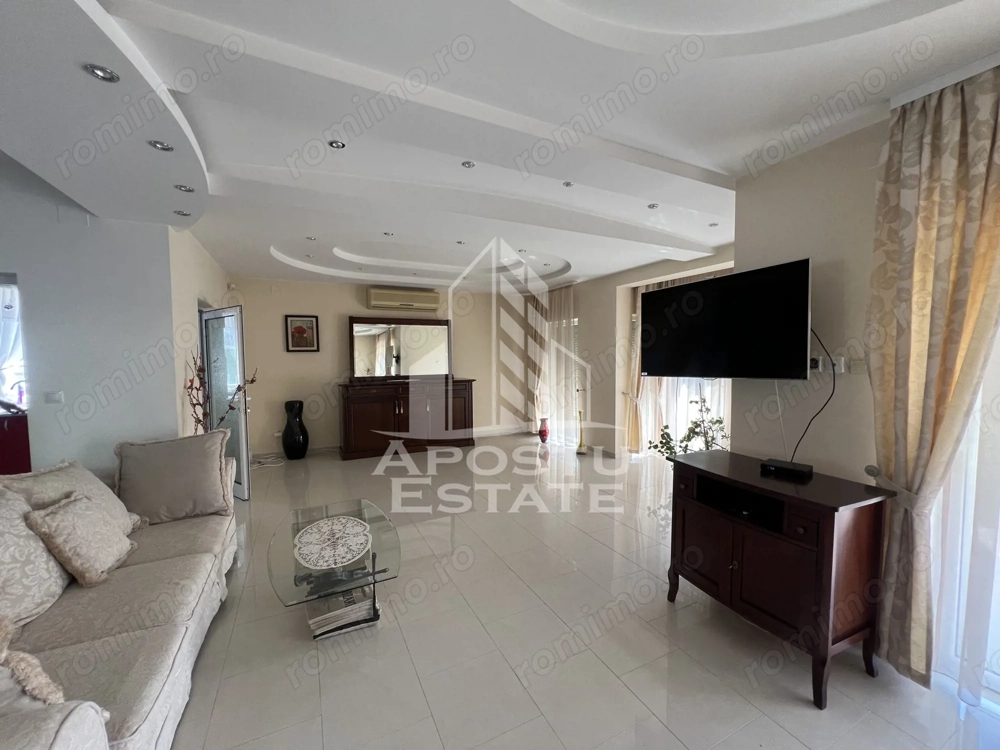 Vila individuală deosebită cu piscina încălzită Vila individuală deosebită cu piscina încălzită