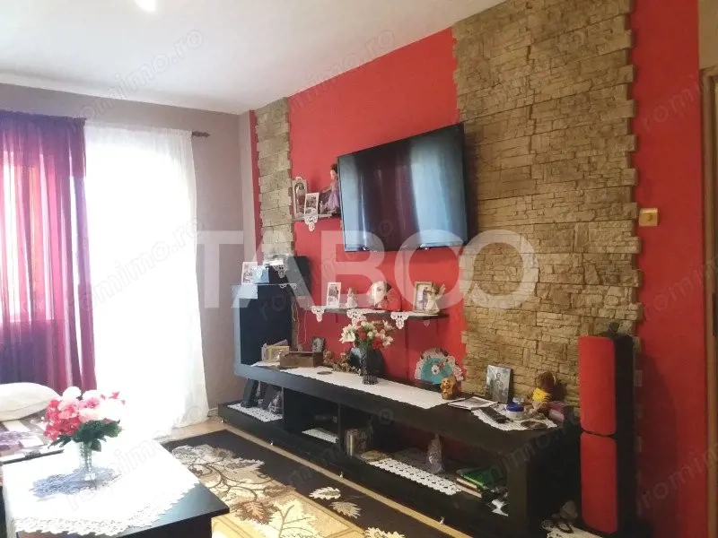 Apartament decomandat 3 camere  2 bai etaj 3 balcon zona buna Cisnadie