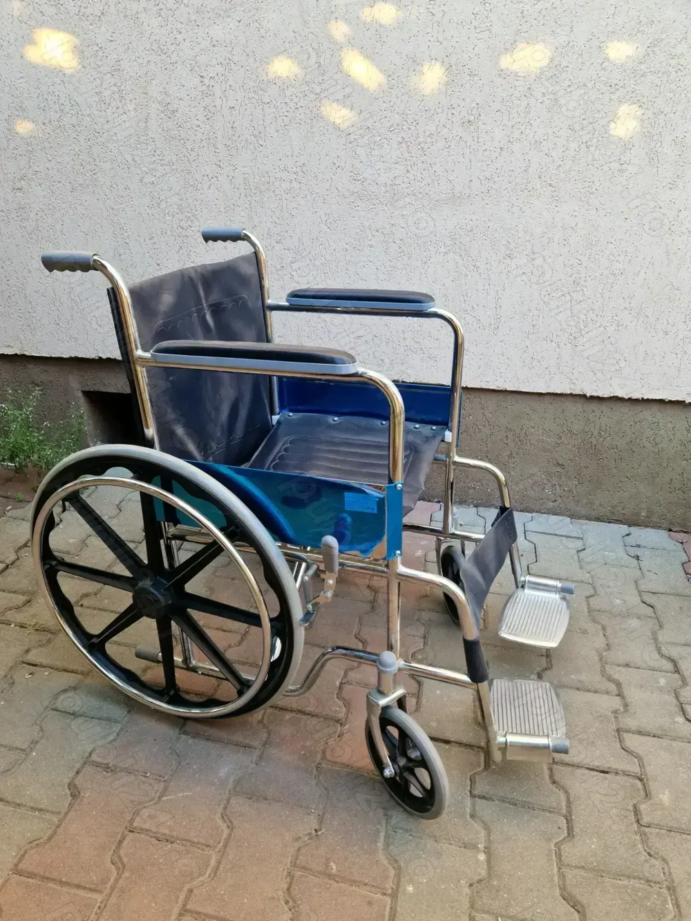 Scaun cu rotile Pliabil Nou 