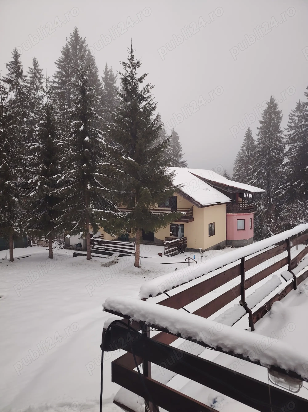 Închiriez camere in  vila la Predeal sau toată vila la grupuri de maxim 8 persoane