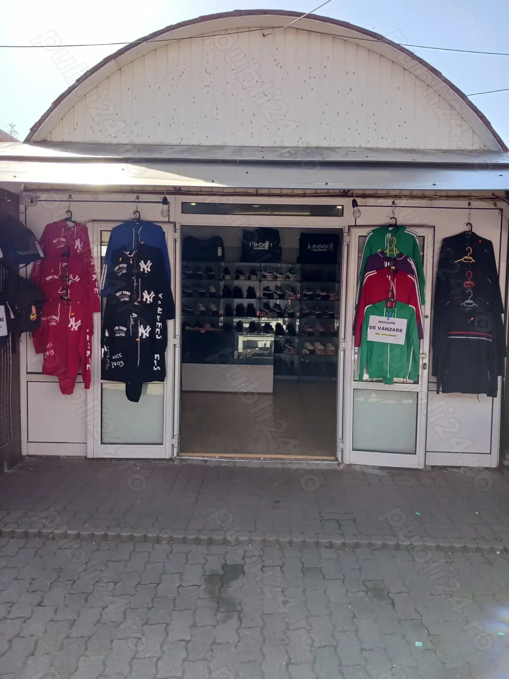 Vând magazin în Piață ( la ruși )