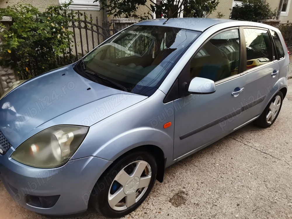 Vând Ford fiesta ghia