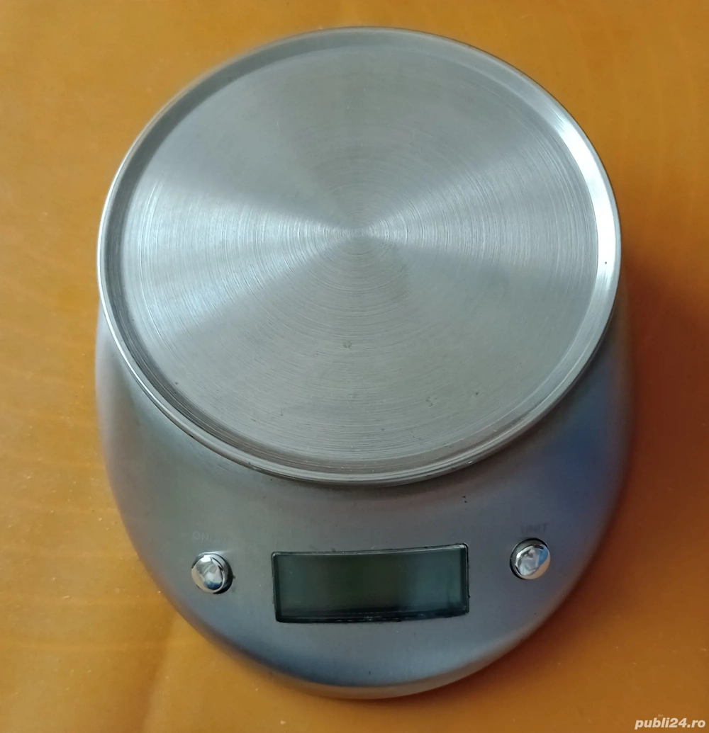 121. Cântar de inox, de bucătărie, cântărește până la 5 kg