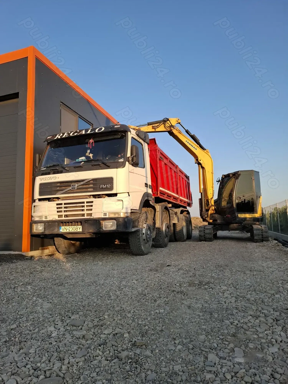 inchirieri utilaje, excavator, bascula 8x4