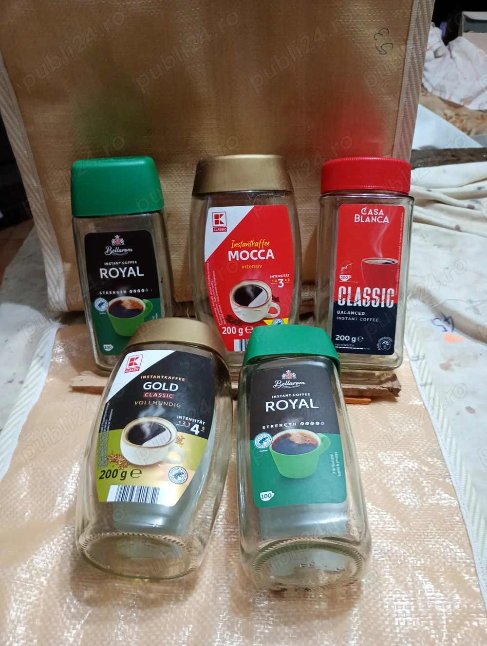 Vind sticle mici pt țuică și rachiu și borcane de sticlă cu capac 