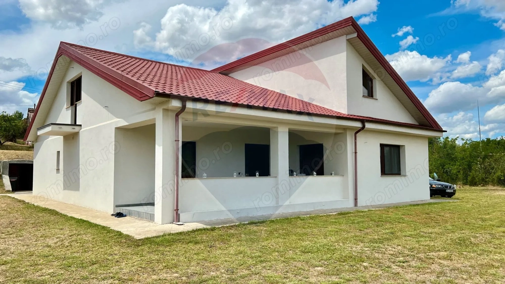 Casă spațioasă P+M și teren generos de 4151 mp în Tg. Bujor Galați