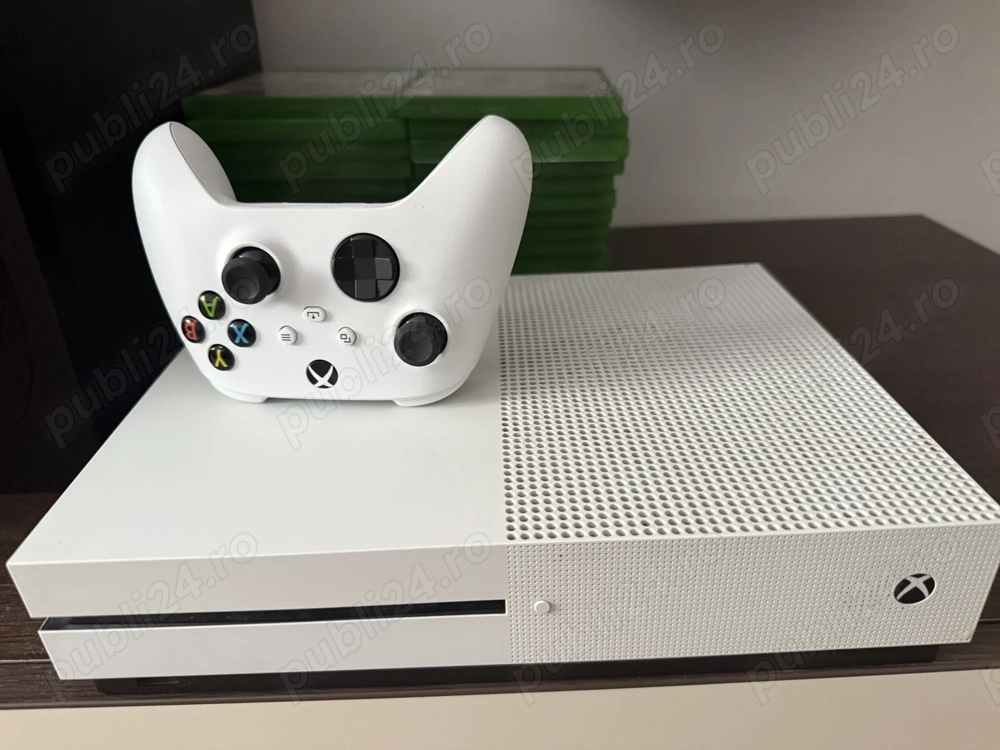 Vand Xbox One S 800 GB include 25 jocuri 