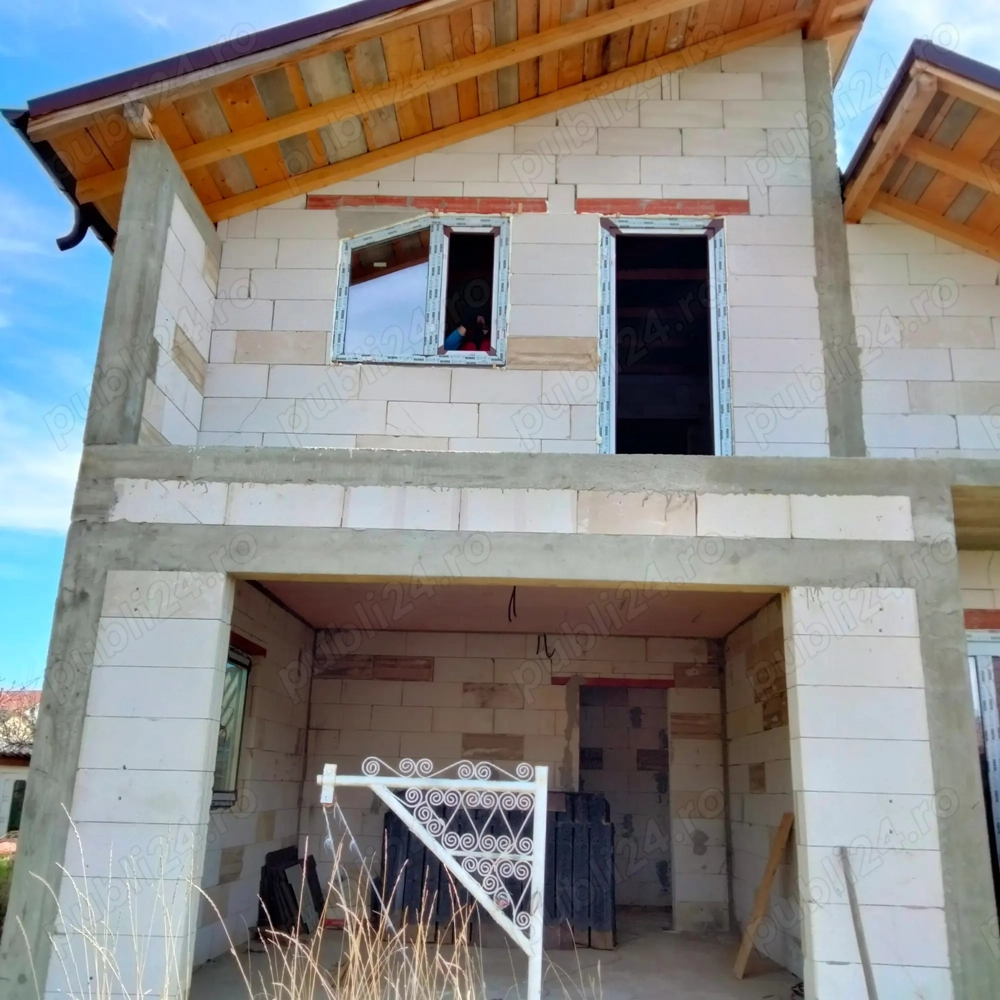 Vand vila la rosu in sagna Neamţ  Vand vila la rosu in sagna Neamţ